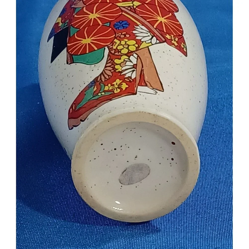 Rare 1970s OTAGIRI Vase Japanese Geisha Hat Dance 5.5" Bud Vase - Picture 9 of 9